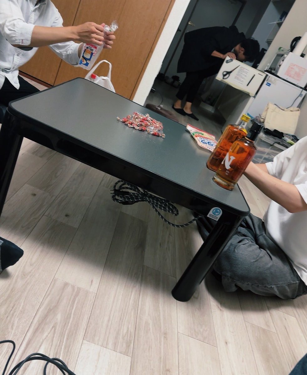 FantaaaaauDon's tweet photo. 同期と飲みブラします
負けたヤツショットで https://t.co/ytjDlDG5iy