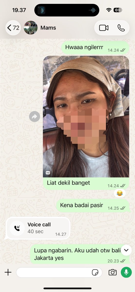 MuthiaRahmanuri's tweet photo. Turun summit gue sendirian, jadi jatuh bangun sendirian 😭

Turun ke basecamp tuh issue gue cuman PANAS sih. Gila ga kuat banget sama panasnya sampe buru2 dan ga rest samsek biar cepet sampe pos 3. Selama turun debunya lebih parah, jadi muka gue full cemong padahal pake masker https://t.co/BdZabzRtU4