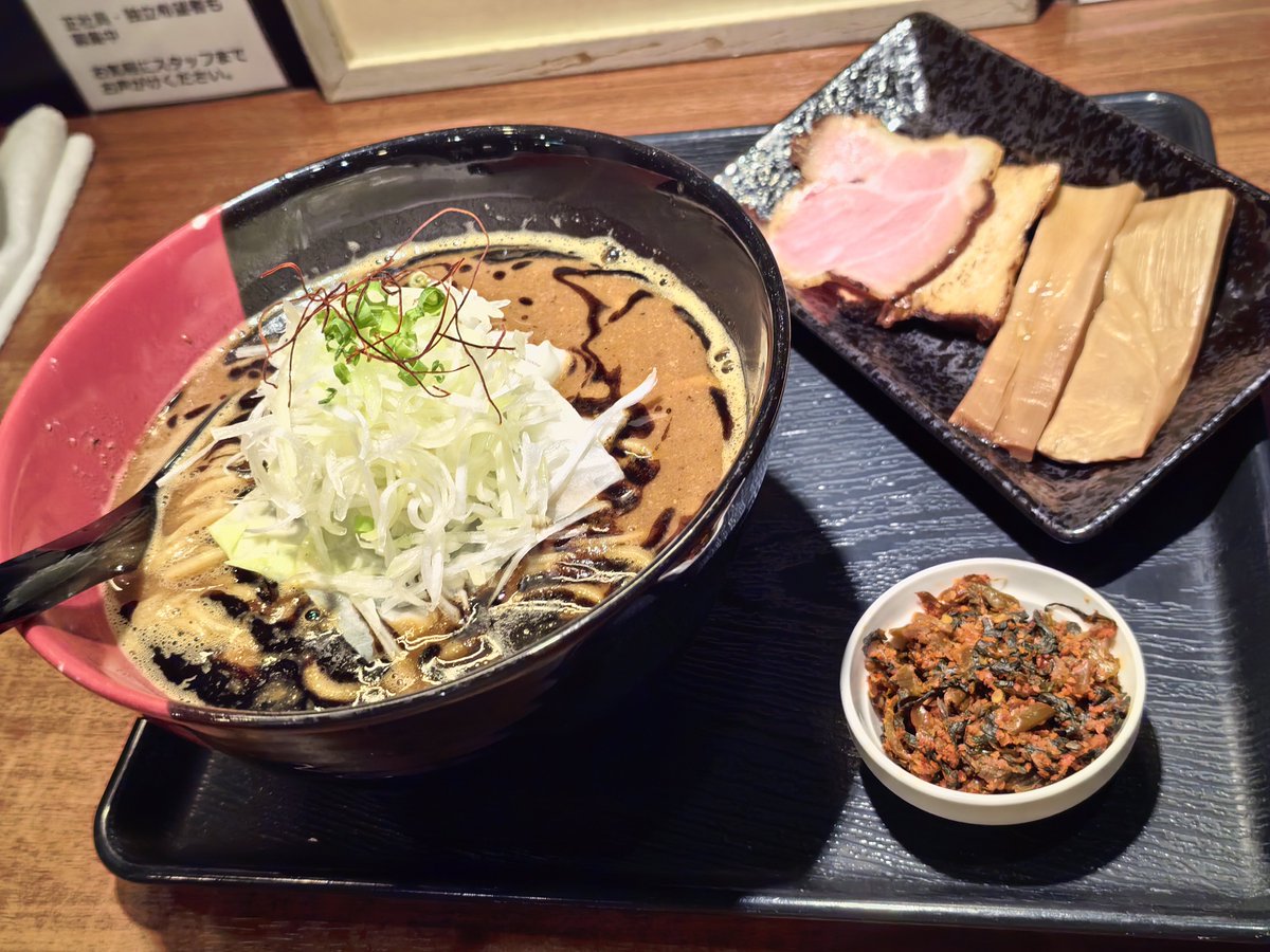 nh787's tweet photo. 〝18years ago伝説の唯一無二
ゆいが第一義progress〟
｢味噌らーめん｣@ゆいが総本店
トッピング辛子高菜
魚介感や豚骨感、濃厚な感じなど、まさに唯一無二の味噌らーめん(只'ω')『ゆいが第一義』時代に辛子高菜トッピングあったかしらと思いつつ、現代の〝ゆいが第一義の味噌らーめん〟として堪能✨ https://t.co/GIUw1PGGQv