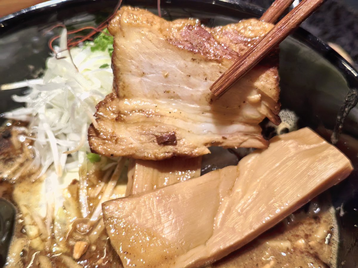 nh787's tweet photo. 〝18years ago伝説の唯一無二
ゆいが第一義progress〟
｢味噌らーめん｣@ゆいが総本店
トッピング辛子高菜
魚介感や豚骨感、濃厚な感じなど、まさに唯一無二の味噌らーめん(只'ω')『ゆいが第一義』時代に辛子高菜トッピングあったかしらと思いつつ、現代の〝ゆいが第一義の味噌らーめん〟として堪能✨ https://t.co/GIUw1PGGQv