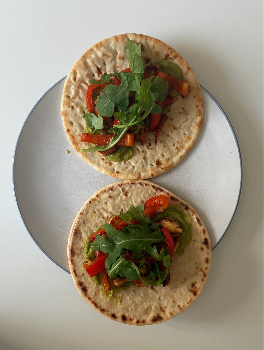 SEANCEOFL0VE's tweet photo. halloumi n pepper wraps 😛😛 750 cals :3 https://t.co/IywbZpSZbY
