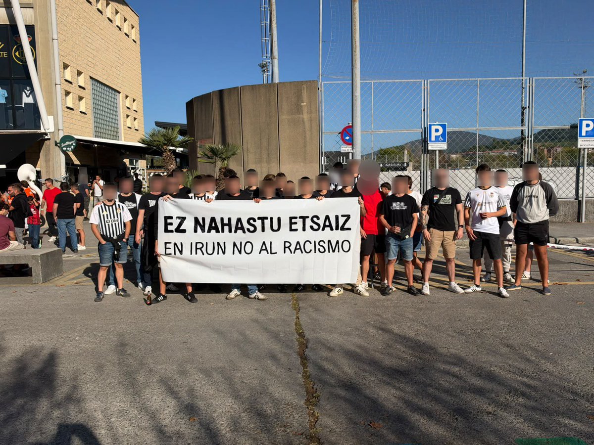union1915fans's tweet photo. Ez nahastu etsaiz! Irunen arrazakeriari EZ! https://t.co/f4mtZ9aGOW