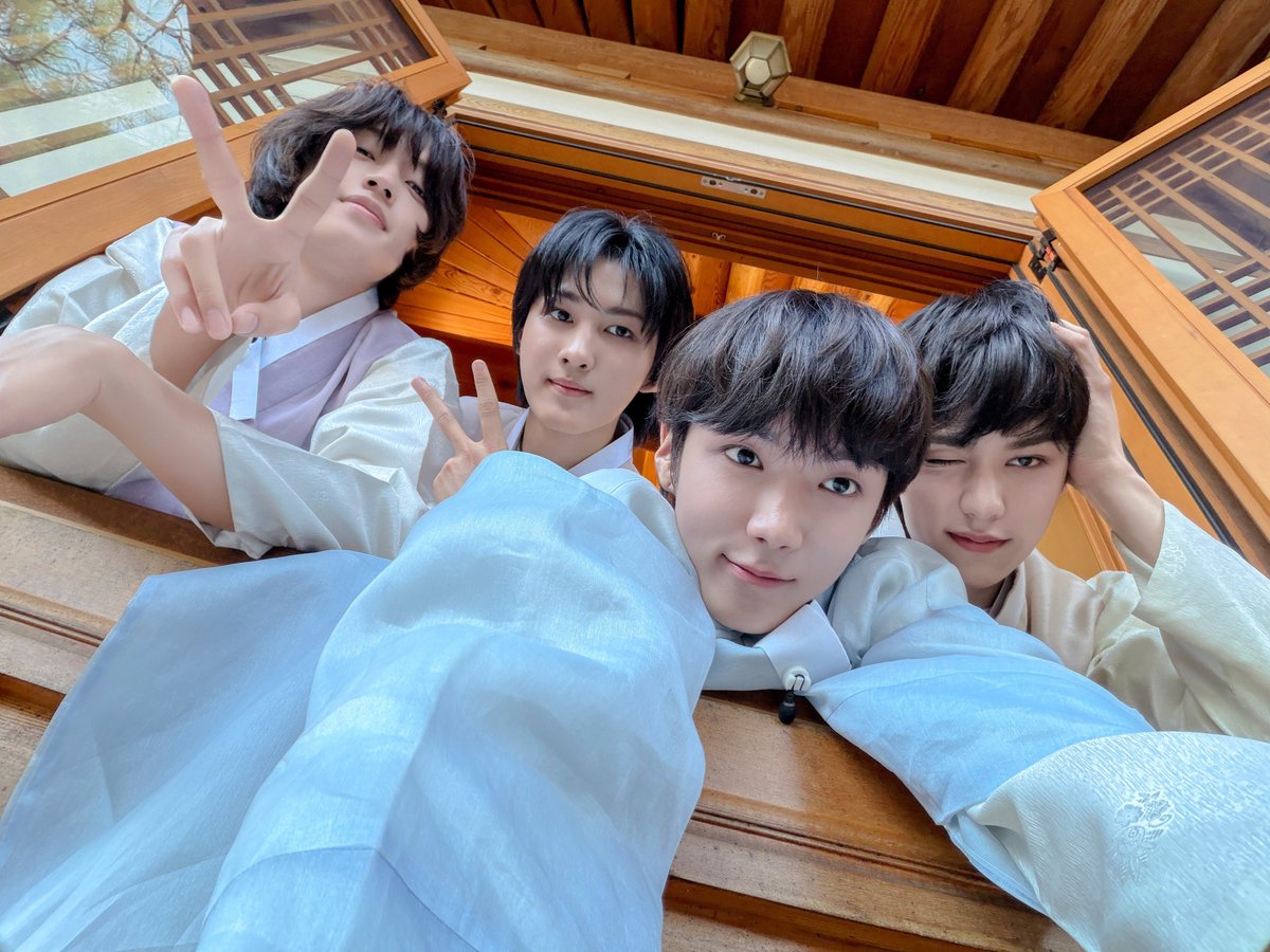 O6S29's tweet photo. 귀요미들이야 <.<~ https://t.co/TUCPn2Wvxg