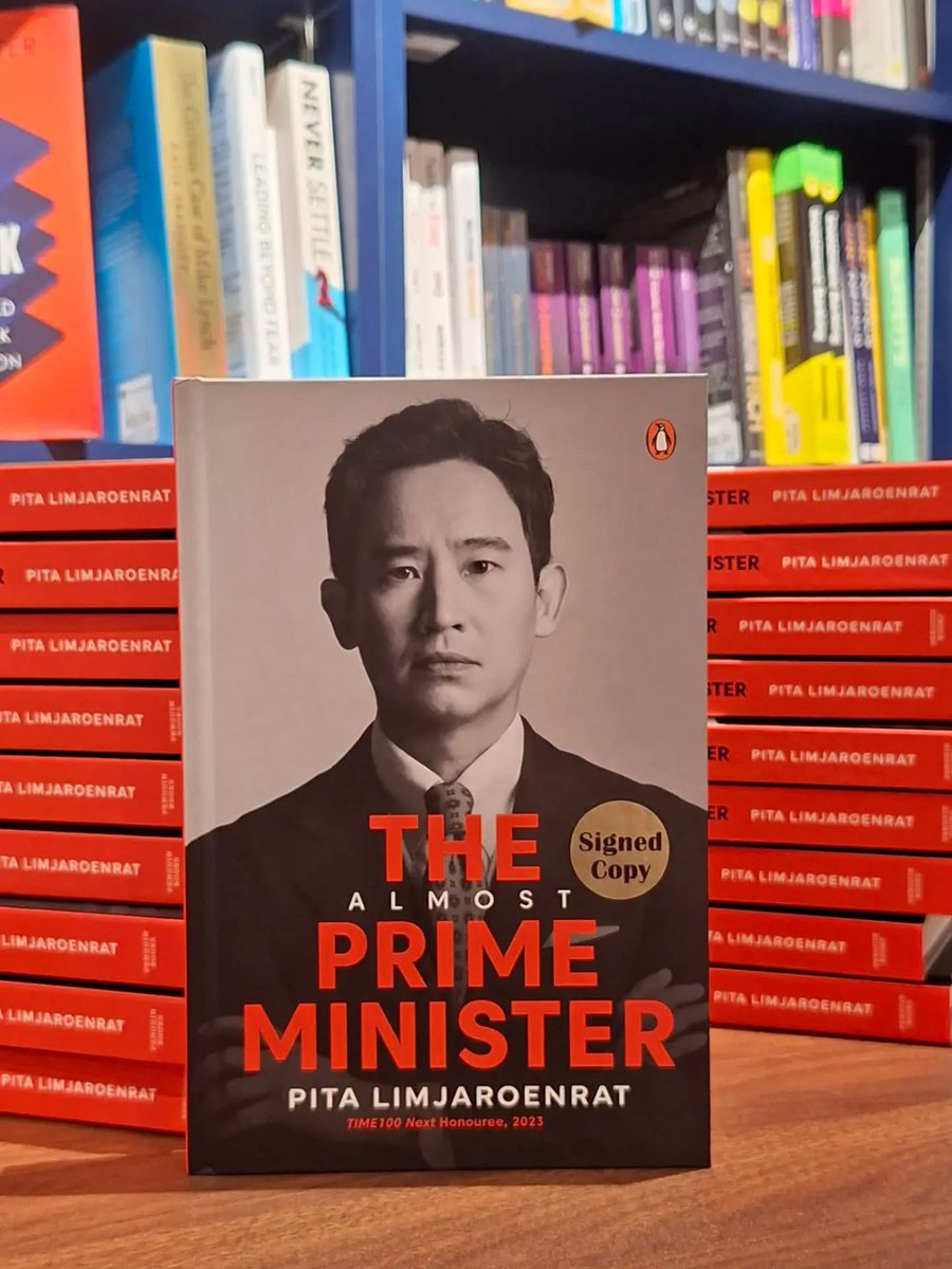 JakkritTomTom's tweet photo. ฉบับภาษาอังกฤษคลอดแล้วครับ :) #TheAlmostPM https://t.co/dh9I9BBXjE