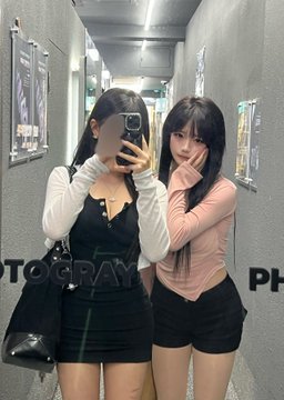 Theodorao9nk's tweet photo. 开始上供，有人在意吗！！

有人想锐评一下我和闺蜜的福嘛 🥹   

粉粉嫩嫩

不要🚪赶紧看，我要删了… https://t.co/LpBmxoHigU