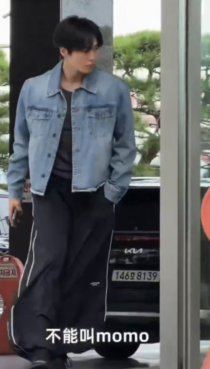 sinxmio's tweet photo. Couple pants 뭐야…? https://t.co/jIxiPH90Nb