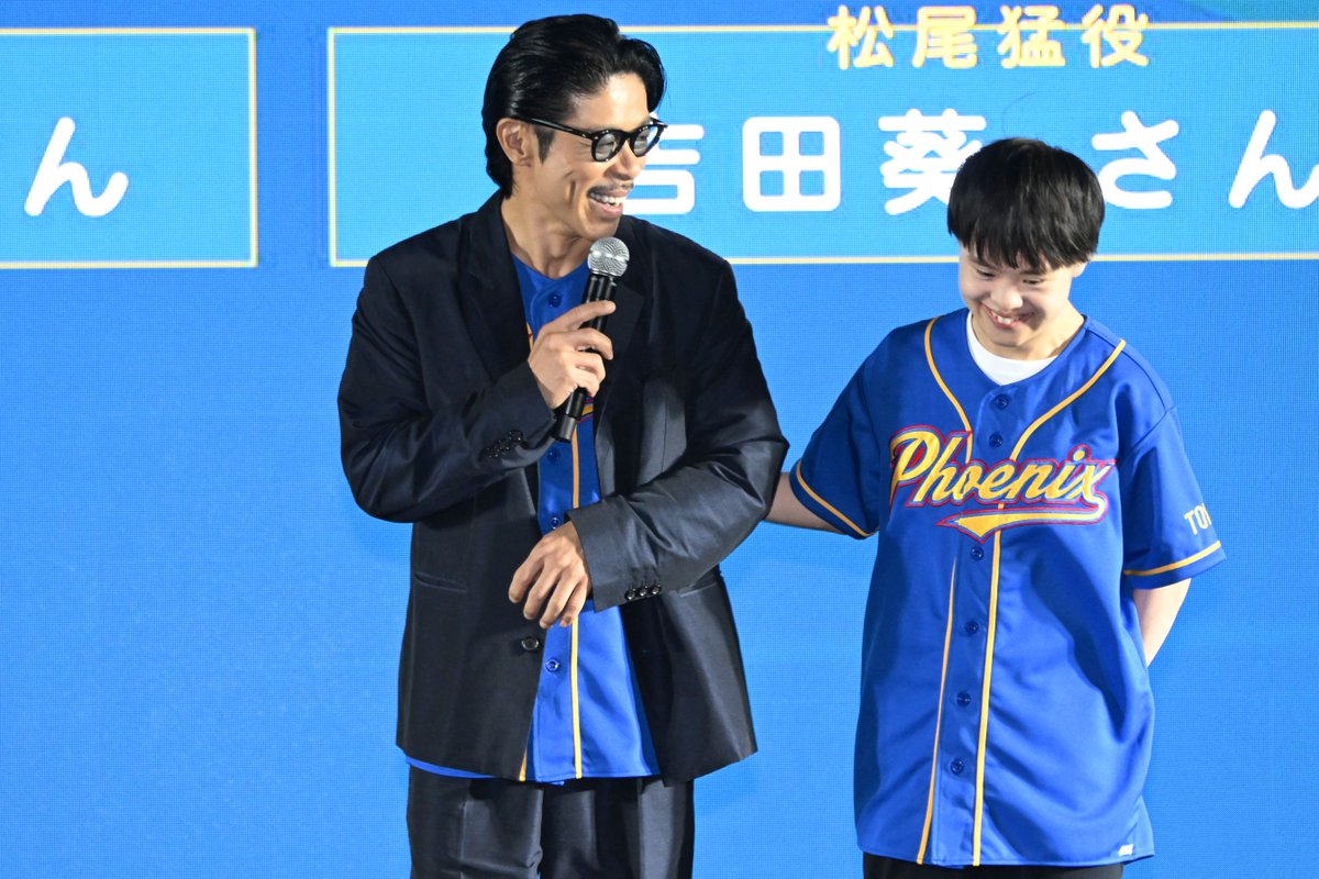4out_movie's tweet photo. #映画4アウト 公開記念 
⚾️・⚾️・⚾️・⚾️・⚾️・⚾️
 スポーツを、みんなで楽しもう！
「海の森ベースボールフェスタ」
in 海の森水上競技場
⚾️・⚾️・⚾️・⚾️・⚾️・⚾️

黒島結菜さん、松本利夫さん、寺田ユースケさん、吉田葵さんが登壇したトークイベントのレポートをアップしました🆙

黒島さんは「“諦めない”というのが一つのテーマになっていて、どんなことがあっても、辛いこと、嫌なことがあっても諦めずに、自分の楽しいこと、好きなこと、それをやり続けることの大切さがすごく詰まっている映画」と本作の魅力を熱弁！

矢上監督を演じた相葉雅紀さんとの思い出話も盛り上がりました

✅レポート全文をチェック
https://t.co/ZyW3Uh6FQ8

『4アウト ─もう一度、プレイボール─』
11月6日(金)公開