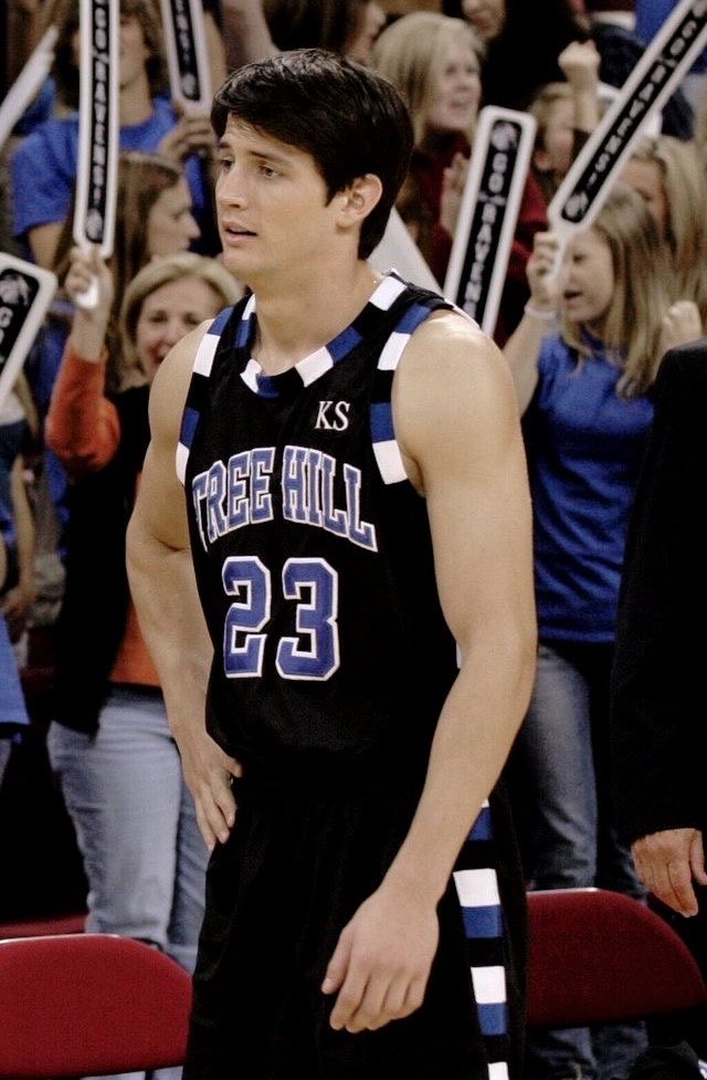 the23sxotts's tweet photo. How is it possible that he’s still so fine. https://t.co/QNpCHUC1pk