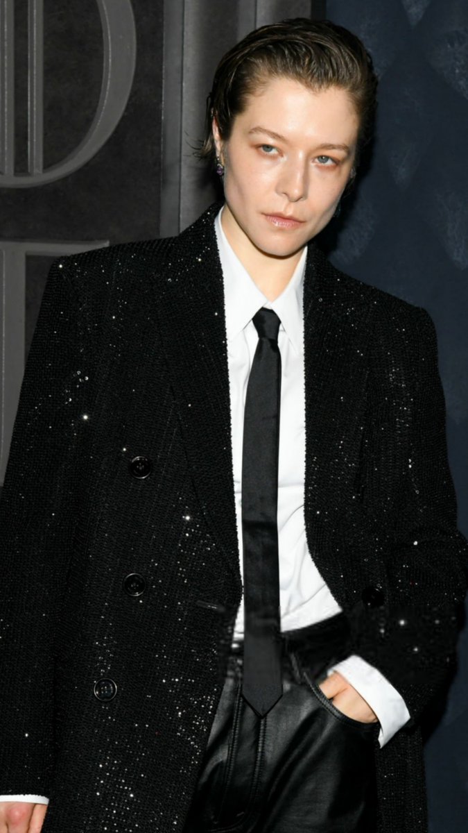 emmadarcydaily's tweet photo. emma d'arcy in a suit >>> https://t.co/whmwNPchc4