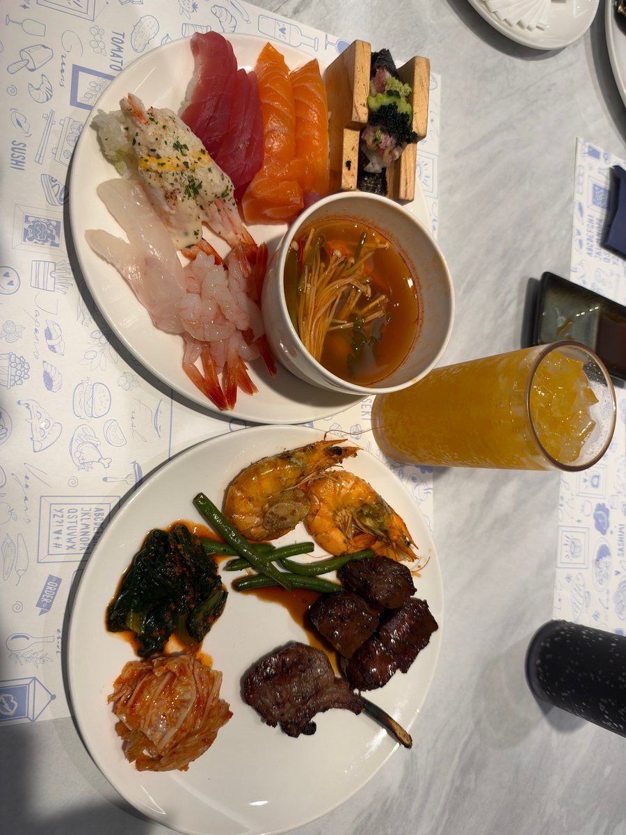 906files's tweet photo. 260925 jeongwoo weverse dm💌

: earlier, steven hyung's mom and dad said they'd treat us to a meal
: we just came back from eating!
: i went with daisuke and it was sooooo delicious
: we also saw tevenie hyung's nephews/nieces
: and met his older sisters!
: we talked a lot https://t.co/bCc3FT4yph