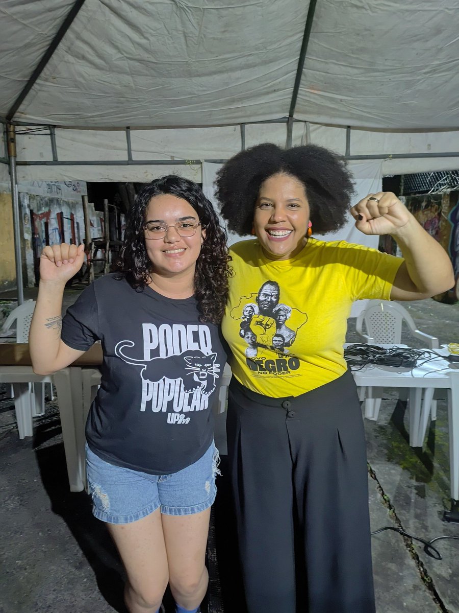 AmanoYunna30265's tweet photo. eu com minha presidenta /// minha colinha https://t.co/9vBId4cU2O