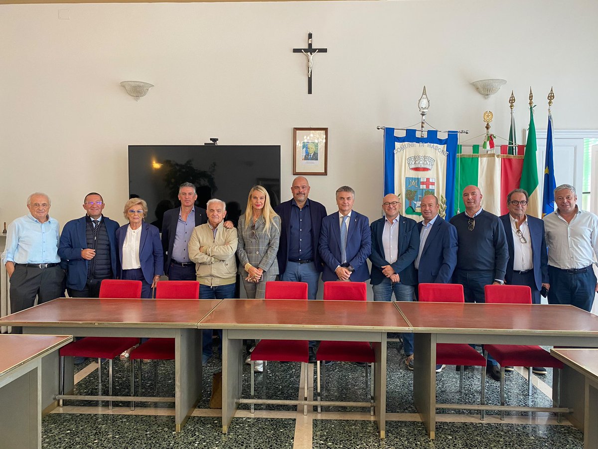 edorixi's tweet photo. Le opere non si decidono dalle scrivanie: si va sul territorio, si guardano e si parla con chi lo vive ogni giorno.
Sono a #Masone per incontrare il sindaco Omar Missarelli e fare il punto sulle opere e sugli interventi necessari per il #territorio.
Insieme alla senatrice Stefania Pucciarelli, abbiamo visitato anche una delle tante eccellenze che rendono questo territorio un patrimonio da conoscere e valorizzare.
Meno parole, più territorio.
