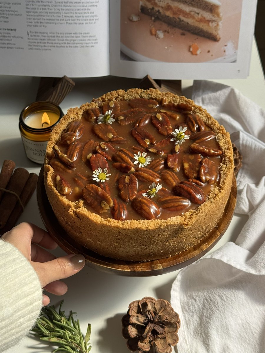 nadachief's tweet photo. ونستقبل الخريف بأول وصفة بنكهات حنونة ودافئه🍂

تشيز كيك الجزر بالبيكان المكرمل🍰🥕🍂🤎 https://t.co/2N3EOH0pDM