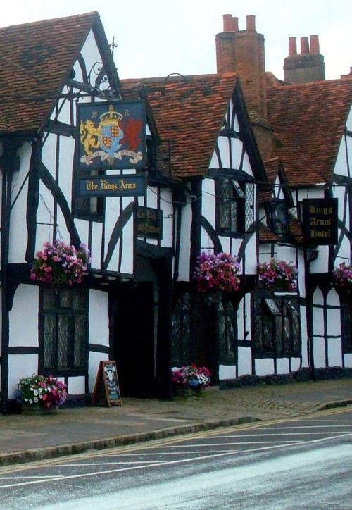 Britains___Pubs's tweet photo. I don't care what anyone says. Our pubs are better than any bar on the planet. 

Amersham, Buckinghamshire, England https://t.co/xNggiB5Z0b