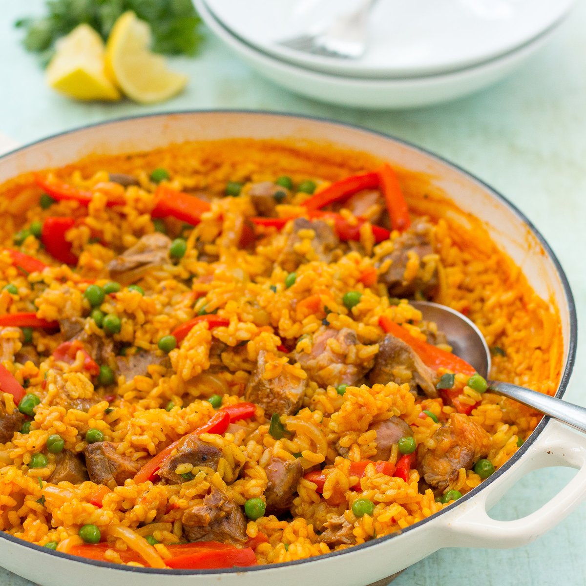 easypeasyfoodie's tweet photo. Who says paella has to be made with chicken or seafood? Shake up your midweek meals routine with this quick and easy LAMB paella made with delicious #WelshLamb [AD] 

RECIPE HERE => https://t.co/UtO4EArg7V

#lamb #LoveWelshLamb @WelshLamb_PGI @HybuCigCymru https://t.co/HJMWfre9g3