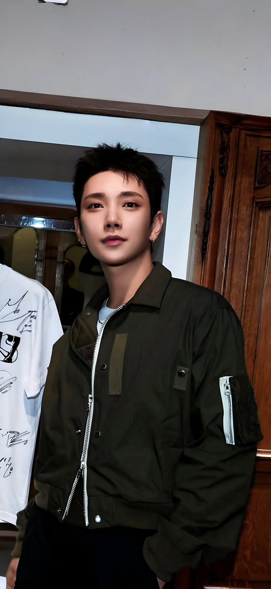 chocosshua's tweet photo. joshua cepak era gantengnya another level sumpah 😭 kapan ya dia rambutnya cepak lagi :D https://t.co/RqLeLCYmJk
