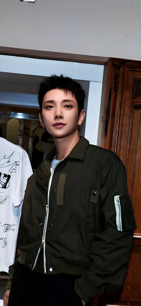 chocosshua's tweet photo. joshua cepak era gantengnya another level sumpah 😭 kapan ya dia rambutnya cepak lagi :D https://t.co/RqLeLCYmJk
