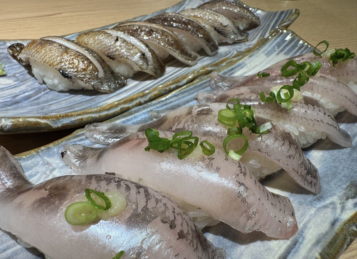OnozakiOfficial's tweet photo. 皆様知っていますか？
「メヒカリ」の正式名称は
「アオメエソ」でも福島で水揚げされるメヒカリにはもう一つ知ってほしい秘密があります。。
実は...福島県産のメヒカリは、
「マルアオメエソ」他県産のメヒカリと比べてまるで脂のりが違うのです。
福島のメヒカリを食べて欲しい理由がこれなのです https://t.co/LkfRRYOAK2
