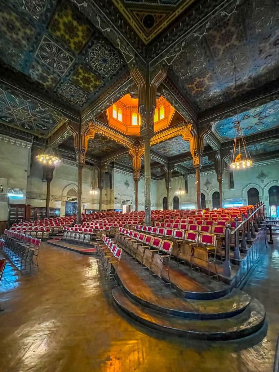 engazatmasr2020's tweet photo. كنز من كنوز القاهرة محدش يعرف عنه حاجة تقريبًا! 😍🏛️

دي الجمعية الجغرافية المصرية… واحدة من الأماكن اللي بجد تستحق تتشاف، واللي هتخرج منها بمعلومات مش هتنساها ❤️ 

المكان ده اتأسس سنة 1875، في عهد الخديوي إسماعيل، وكان اسمه وقتها الجمعية الجغرافية الخديوية؟ 🇪🇬

اتعملت بهدف دراسة الجغرافيا وتشجيع الرحلات الاستكشافية في أفريقيا، خصوصًا المناطق اللي كانت لسه غير معروفة بشكل كافٍ، ومناطق منابع النيل.

والأجمل إنها بتُعتبر تاسع جمعية جغرافية في العالم، وأول جمعية جغرافية خارج أوروبا والأمريكتين! 🌍📚

المكان ده مش مجرد متحف عادي…
الدور اللي فوق، فيه مكتبة ومجموعة من الكتب والموسوعات والخرائط القديمة والصور الفوتوغرافية اللي بتوثق تاريخ مصر 📚🗺️

بجد إحنا عندنا كنوز كتير أوي في مصر، وفي أماكن تستحق إنها تكون على خريطة كل واحد بيحب التاريخ والثقافة 🇪🇬❤️

📍 الجمعية الجغرافية المصرية – وسط البلد، القاهرة