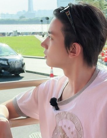 mesoxsimjy's tweet photo. เห้อ พี่อีวานกูใช้คำว่าหล่อได้คุ้มค่าจริงๆ ไม่ว่าจะทำอะไรพี่แกก็สามารถทำตัวเป็นวัสดุแฟนหนุ่มได้หมด เก็บเรียบไม่เหลือ สเปคว่ะ https://t.co/iTwvzQwXos