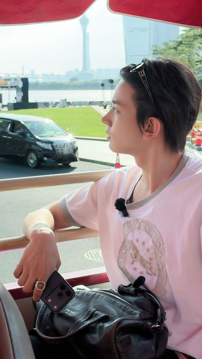 mesoxsimjy's tweet photo. เห้อ พี่อีวานกูใช้คำว่าหล่อได้คุ้มค่าจริงๆ ไม่ว่าจะทำอะไรพี่แกก็สามารถทำตัวเป็นวัสดุแฟนหนุ่มได้หมด เก็บเรียบไม่เหลือ สเปคว่ะ https://t.co/iTwvzQwXos