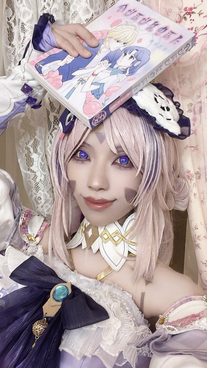 t_misakiyama's tweet photo. シトラリおばあちゃま（星と煙霧の夜話スキン）の個撮DAYでした🔮
翡翠さま、今回も沢山勉強させていただきありがとうございました🥰

改善点はまだまだあるものの、今回は八重堂の小説本&amp;ワンピース下のペチパンツを自己錬成することができたので、一旦よしとします…！またどこかで出せますように🙏 https://t.co/xnRbj64oRy