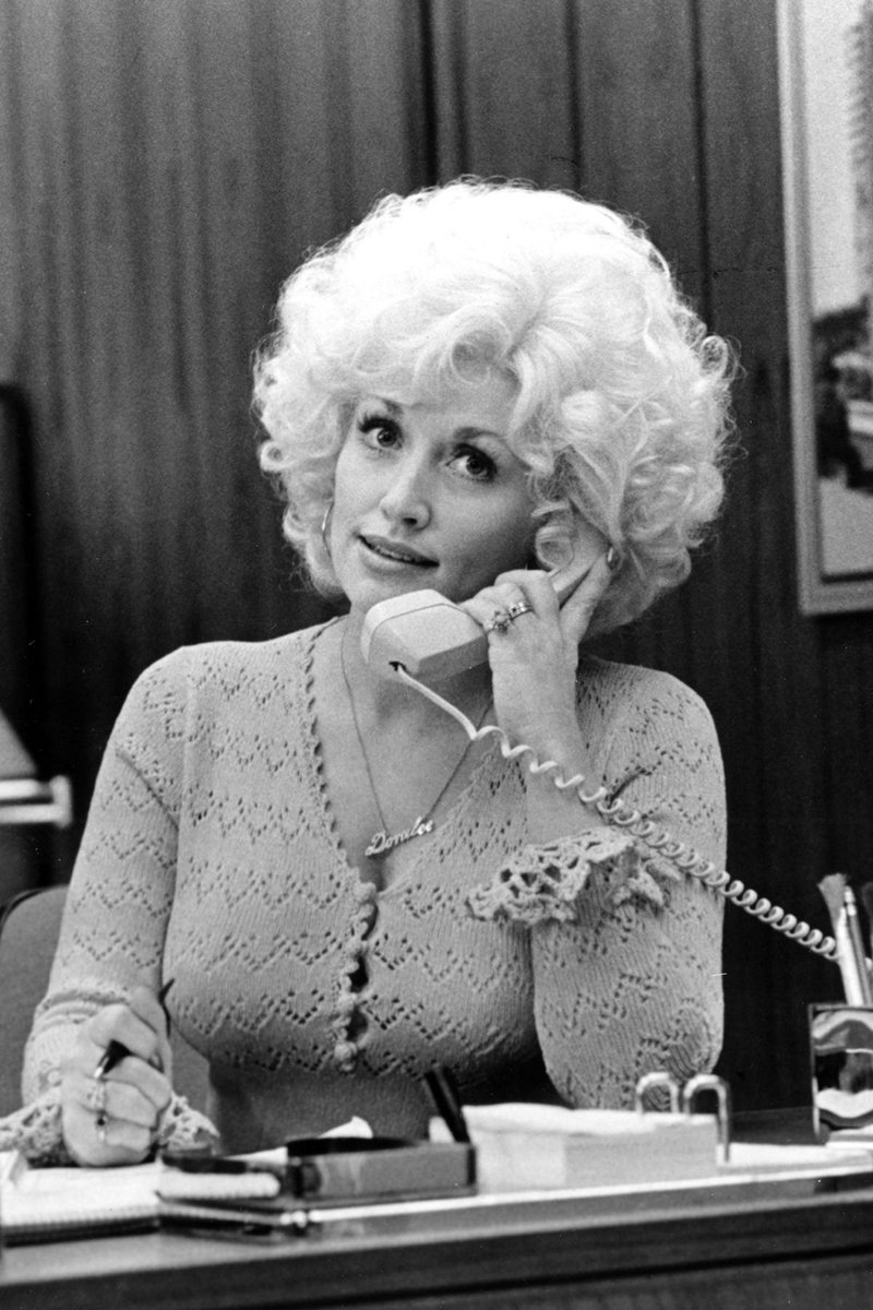 gwhiz2001's tweet photo. Hello? Yes, it is #DollyDay 🦋 https://t.co/VEpY5BAxRq