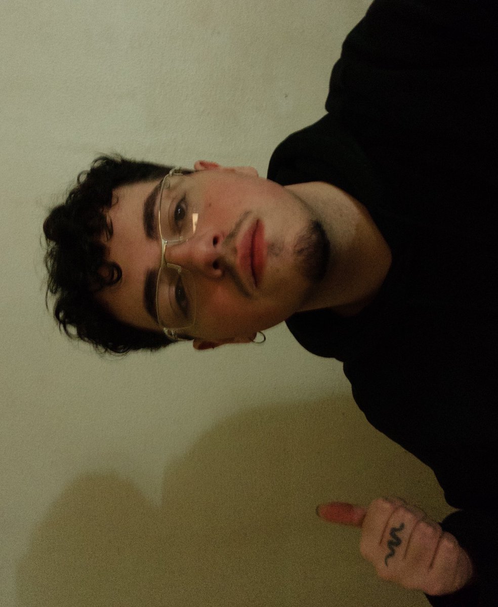 boyfeelsgod's tweet photo. semaninha !!!!! https://t.co/kUnwLWi8r4