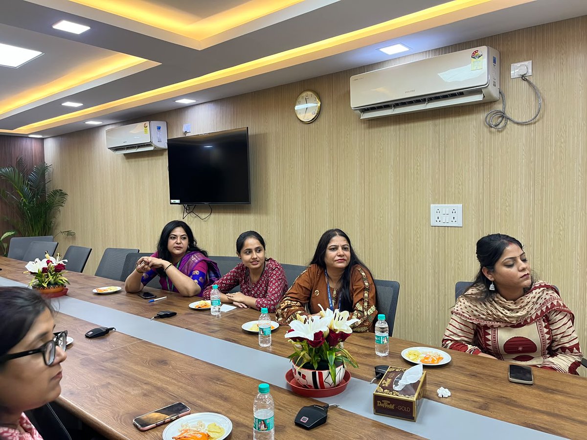 MOFPI_GOI's tweet photo. #HindiPakhwada2026 के अंतर्गत आज पंचशील भवन, नई दिल्ली स्थित #MOFPI में हिंदीतर भाषी अधिकारियों एवं कार्मिकों के लिए वाद-विवाद प्रतियोगिता का आयोजन किया गया। 

प्रतियोगिता के दौरान प्रतिभागियों ने दिए गए विषय पर अपने तर्क, विचार और दृष्टिकोण प्रस्तुत किए।

#HindiPakhwada https://t.co/ak7bvLsAED