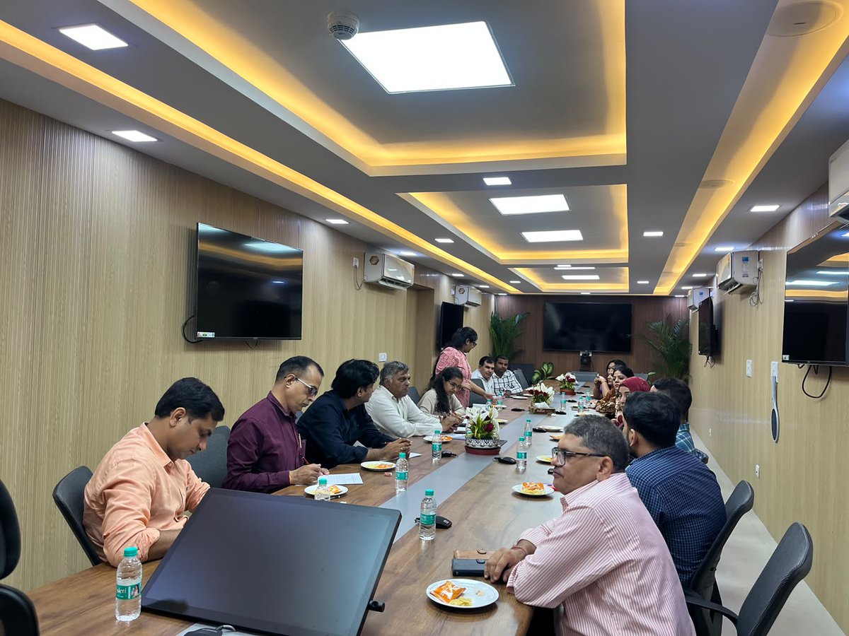 MOFPI_GOI's tweet photo. #HindiPakhwada2026 के अंतर्गत आज पंचशील भवन, नई दिल्ली स्थित #MOFPI में हिंदीतर भाषी अधिकारियों एवं कार्मिकों के लिए वाद-विवाद प्रतियोगिता का आयोजन किया गया। 

प्रतियोगिता के दौरान प्रतिभागियों ने दिए गए विषय पर अपने तर्क, विचार और दृष्टिकोण प्रस्तुत किए।

#HindiPakhwada https://t.co/ak7bvLsAED