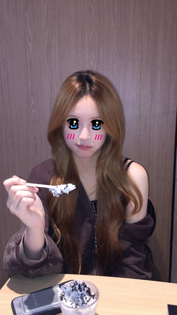 Hyunii_S2's tweet photo. 심심해서 인스타로 류꾸했어요 https://t.co/xm0TtObexl