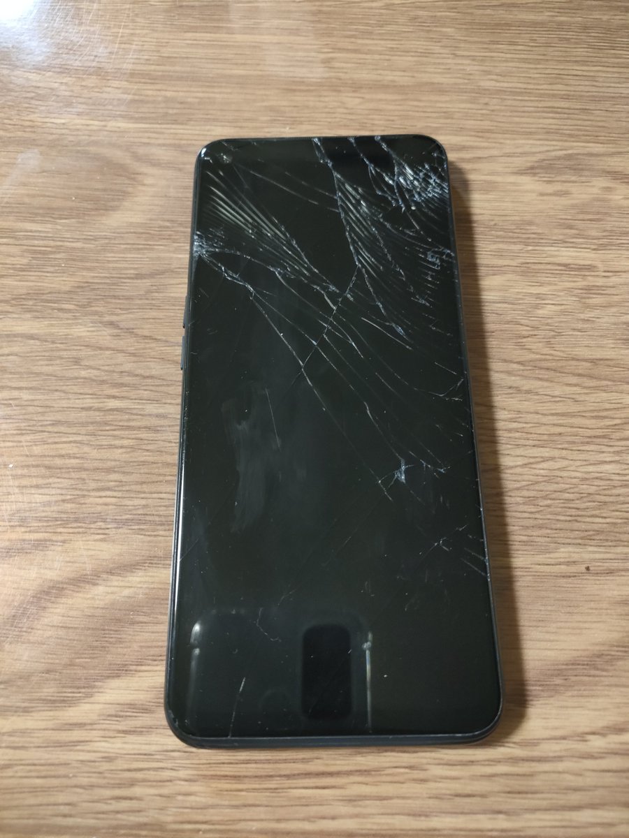 Fortnite_y_'s tweet photo. 復活！
まだ少しやることあるけどw
割れた画面のスマホはこちらです(　ﾟдﾟ)ﾎﾟｶｰﾝ https://t.co/ONZFLecHEb
