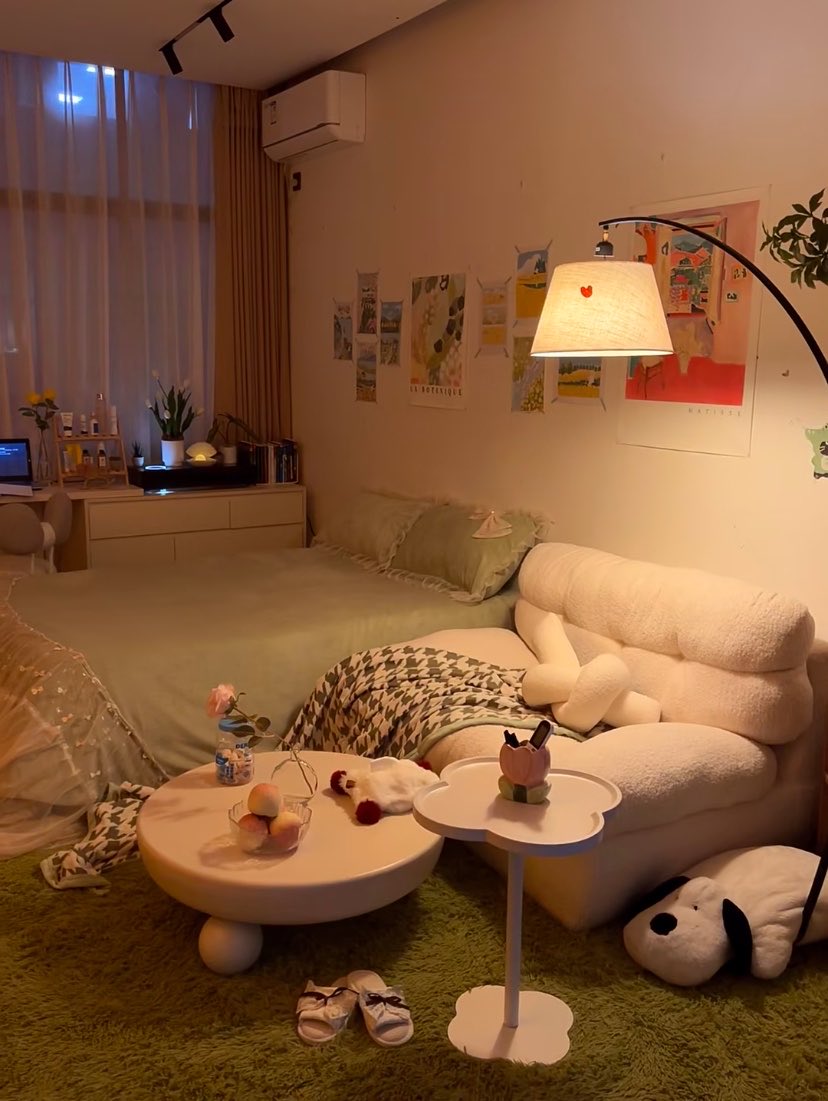 cornersandlight's tweet photo. My cozy little introvert cave 🏠 https://t.co/FeLMXel35J