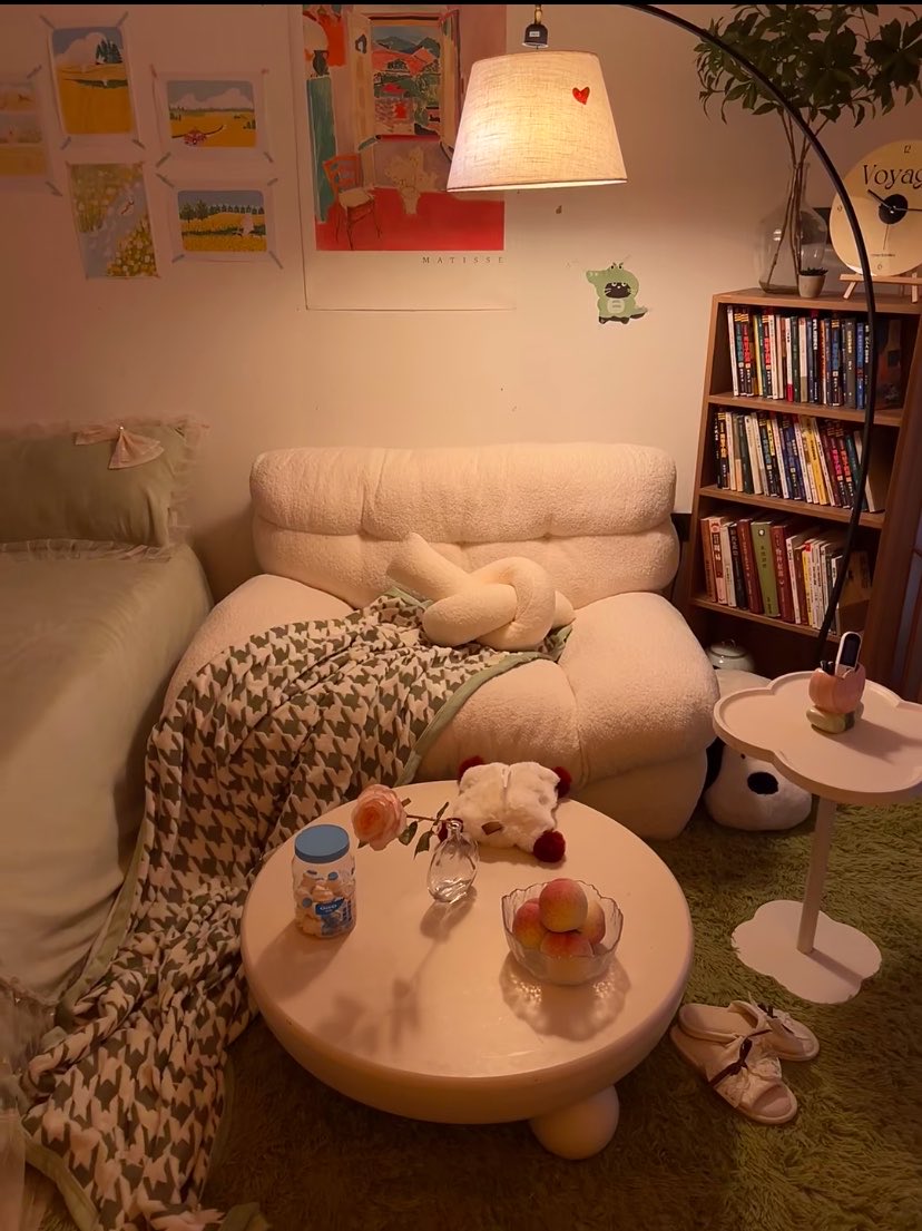 cornersandlight's tweet photo. My cozy little introvert cave 🏠 https://t.co/FeLMXel35J