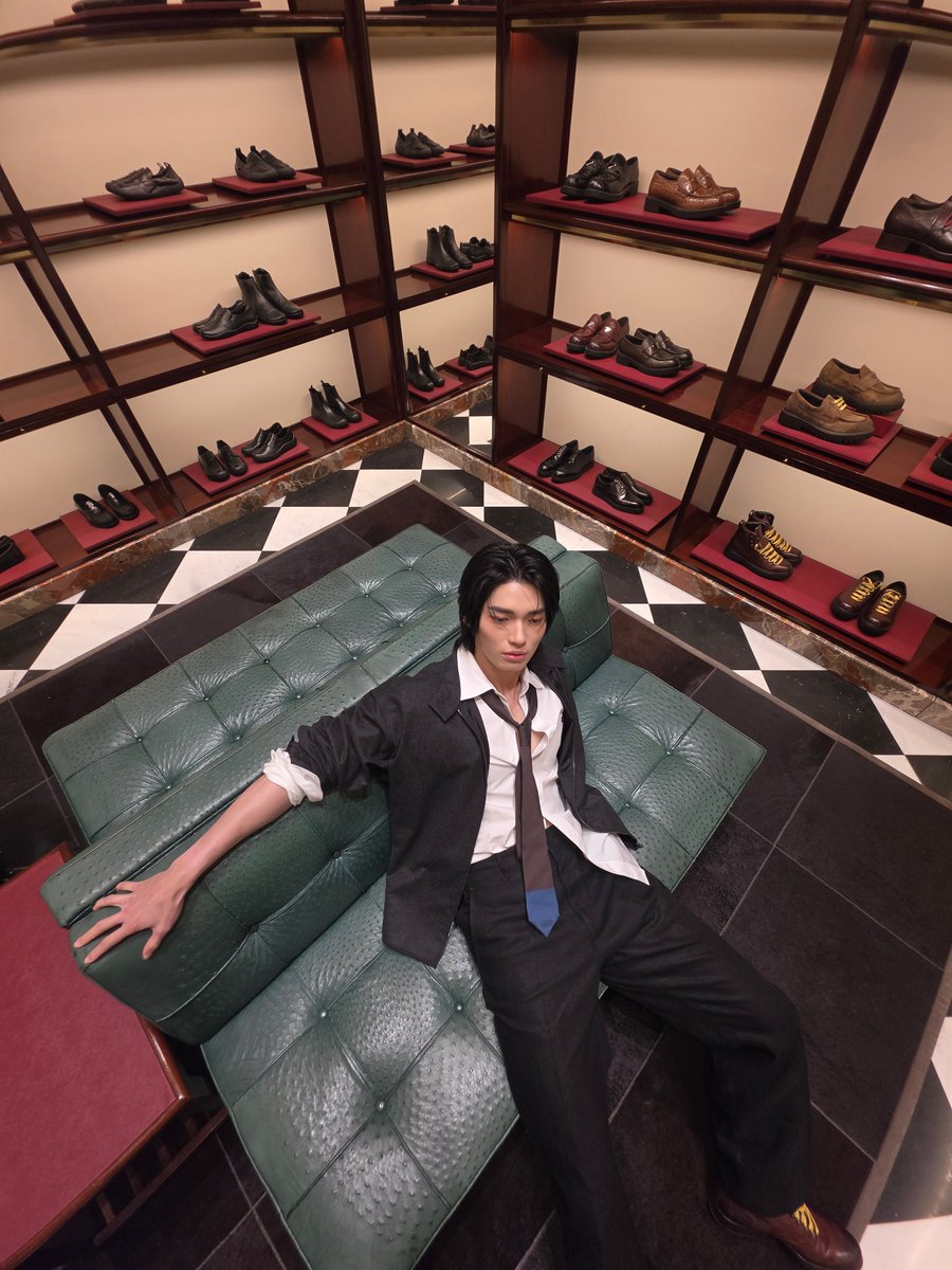 WinmetawinO's tweet photo. In Prada, naturally. #PradaSS27 #Prada @Prada 

WIN DEFINES PRADA SS27
#winmetawin @winmetawin https://t.co/YRYSFj3kqy
