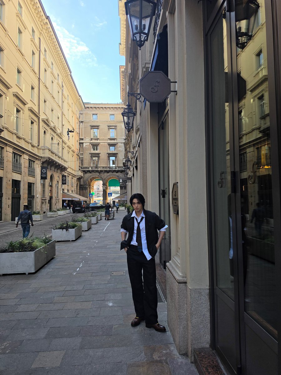 WinmetawinO's tweet photo. In Prada, naturally. #PradaSS27 #Prada @Prada 

WIN DEFINES PRADA SS27
#winmetawin @winmetawin https://t.co/YRYSFj3kqy