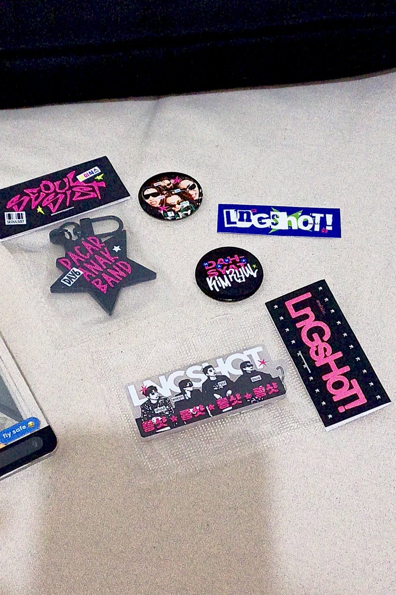 lov34sho's tweet photo. dua jajanan mantap ku datang😭💓
semoga di EP2 ngepull ryul karena GW PENGEN BGT BELI SEMUA CAHOL LUCU TP CUMA ADA DUA PC INI😭

cahol: @isforsho 
keychain &amp; sticker: @seoulsist 

luar biasahhh kakak2 merch nya makasi banyak yea sarange😌🫰🏻 https://t.co/Bymrp1LDCi