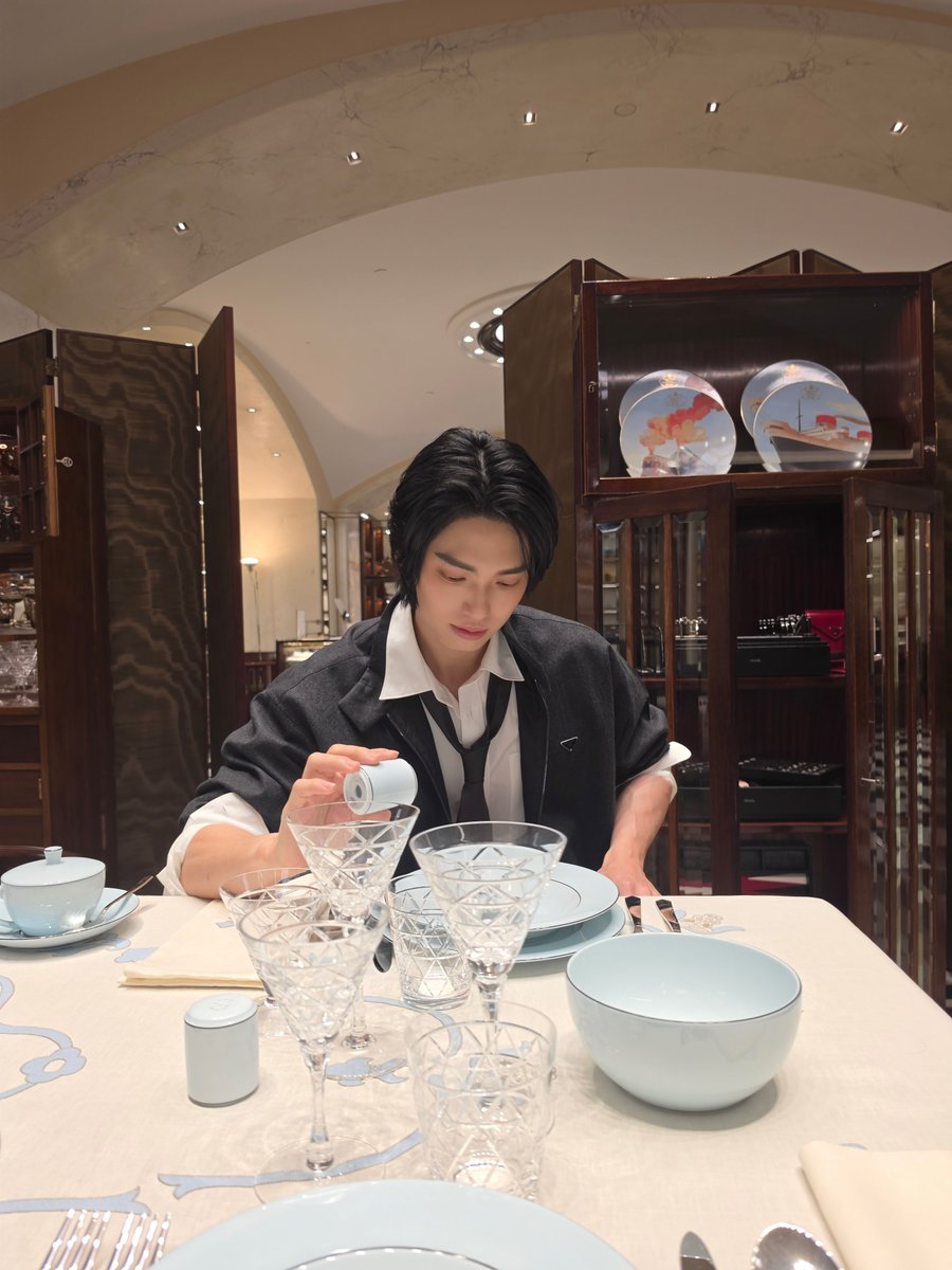 WinmetawinO's tweet photo. In Prada, naturally. #PradaSS27 #Prada @Prada 

WIN DEFINES PRADA SS27
#winmetawin @winmetawin https://t.co/HCgmJjhT4P