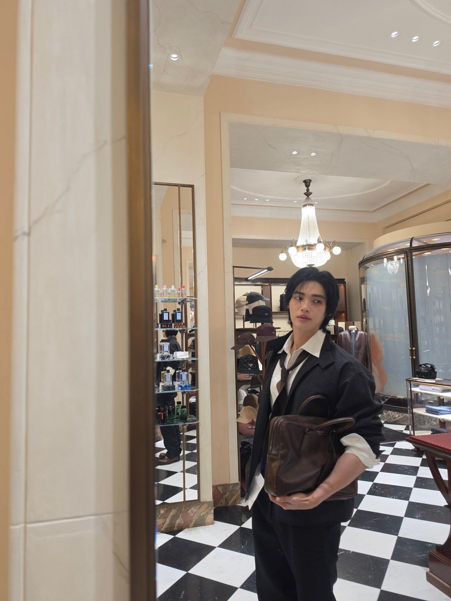 WinmetawinO's tweet photo. In Prada, naturally. #PradaSS27 #Prada @Prada 

WIN DEFINES PRADA SS27
#winmetawin @winmetawin https://t.co/HCgmJjhT4P