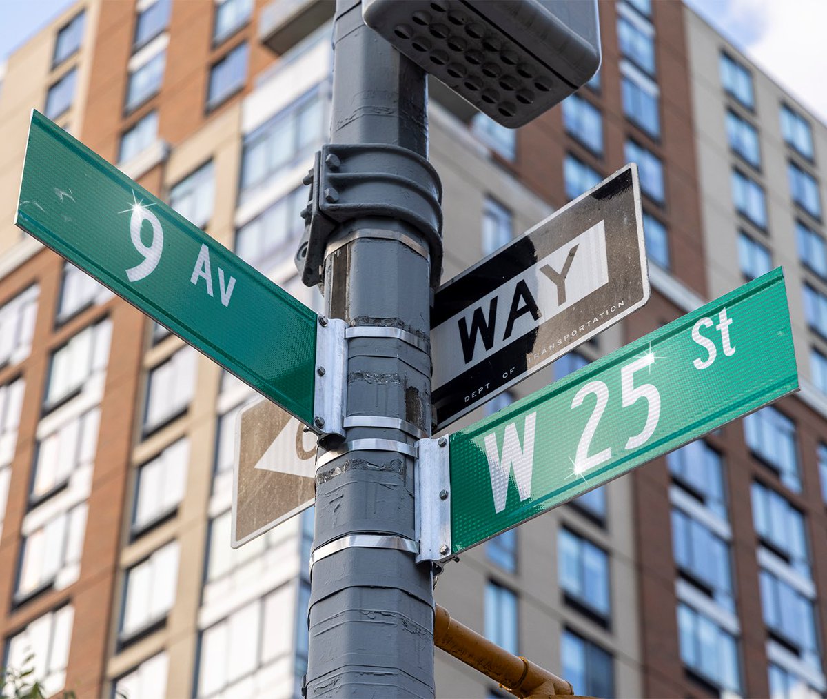NYC_DOT's tweet photo. Dolly, this 9-2-5 is for you... 🦋 

Today (9/25) has been declared Dolly Parton Appreciation Day across Manhattan. 

NYC will Always Love You, @DollyParton! ✨ #9to5day https://t.co/f2ilMDp1Hs