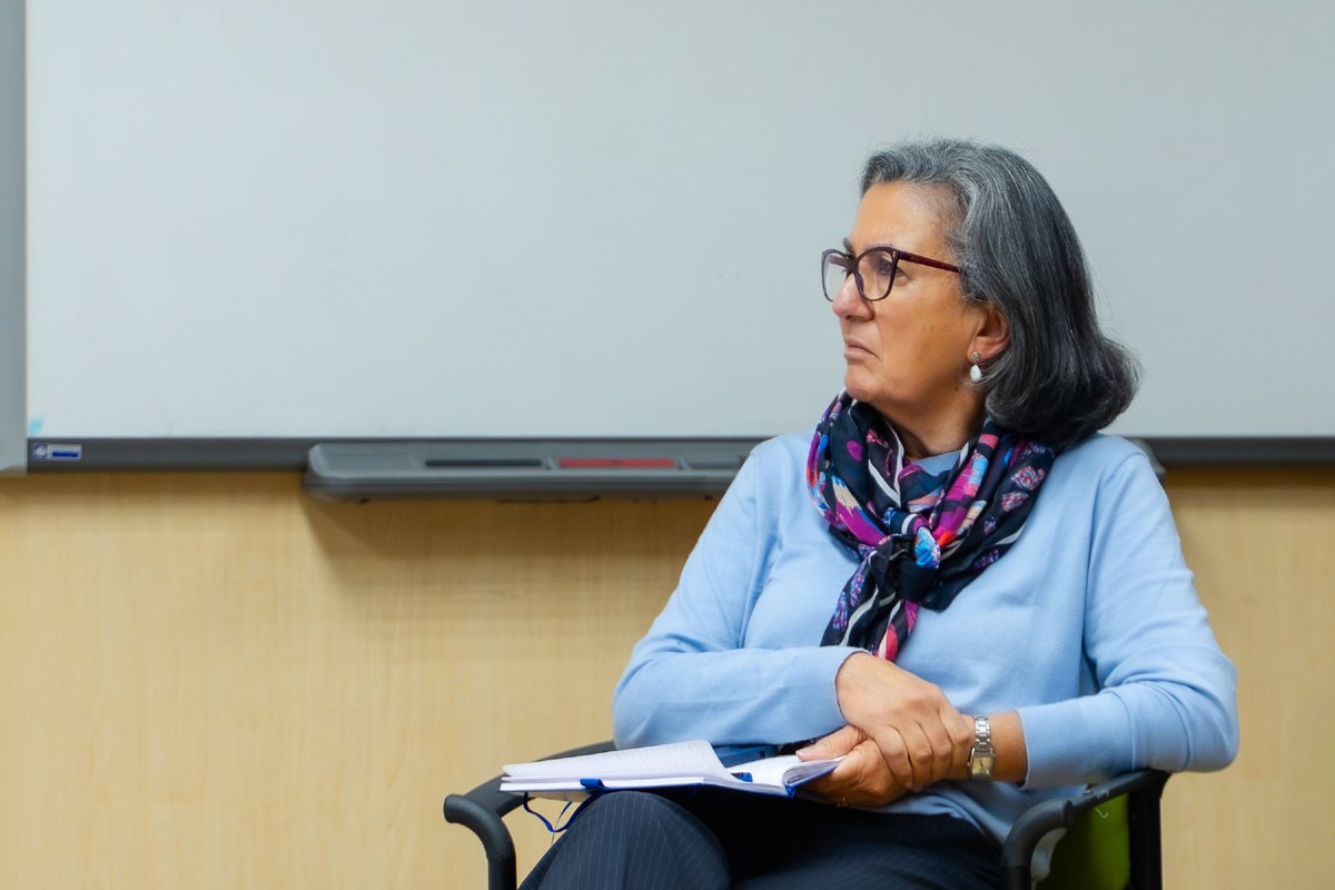 ministeriosalud's tweet photo. Este jueves se vivió la tercera sesión plenaria del Consejo Nacional de Salud, encabezada por la ministra de Salud, May Chomali, con la participación de los subsecretarios Alejandra Pizarro y Julio Montt, además de expertos de los ámbitos público, privado, académico y gremial.

La valiosa instancia de diálogo buscar elaborar propuestas para fortalecer la salud pública del país, haciéndola más resolutiva y centrada en las personas.