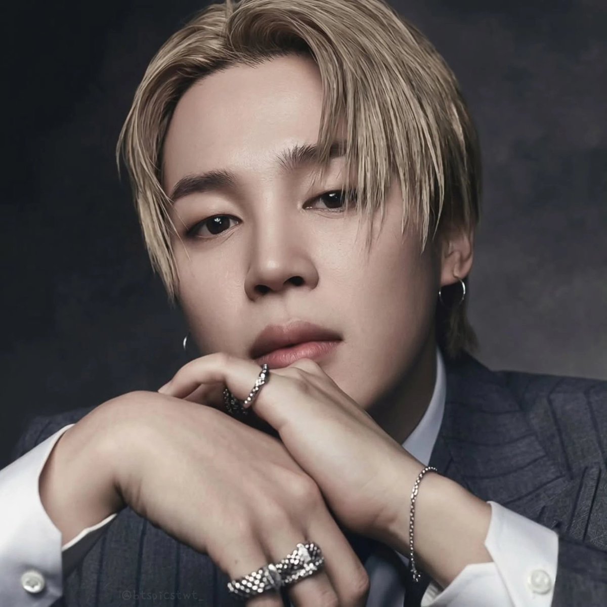 miniecherie's tweet photo. We need to talk more about dom jimin https://t.co/A6YbB0crk0