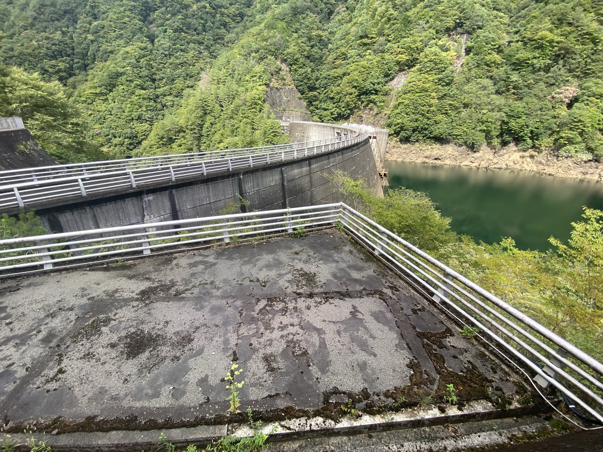 ahotari1819's tweet photo. 合計208基目、奈良県 旭ダムにチェックイン！ #DamApp

天端は立入禁止でした。。

下流側も、通行可と立入禁止の揃い踏み。。 https://t.co/k4dJiZfWdg