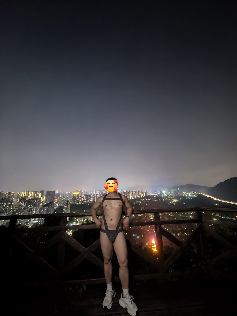 HCT578's tweet photo. 深夜公园山顶天体 #户外运动 #天体 #山顶 #暴露 https://t.co/qLZImyl9R1