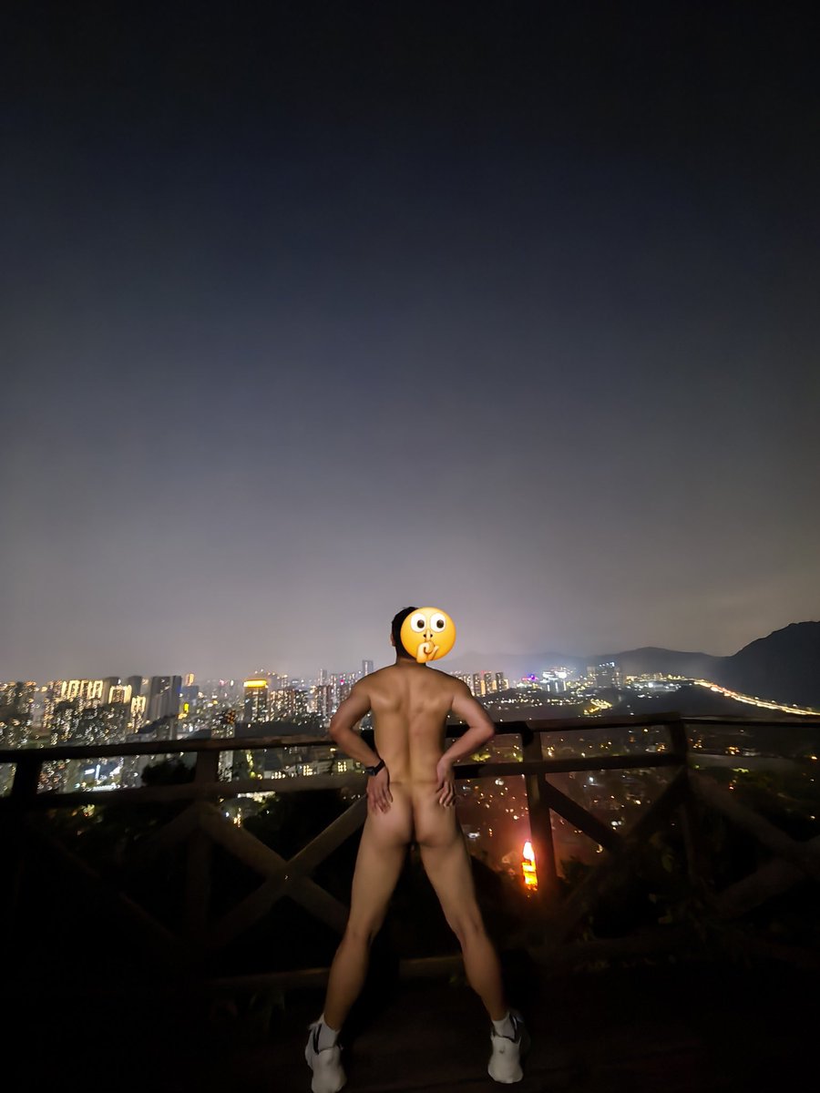 HCT578's tweet photo. 深夜公园山顶天体 #户外运动 #天体 #山顶 #暴露 https://t.co/qLZImyl9R1