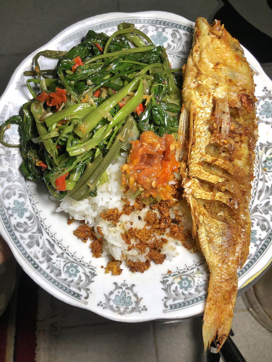 lailaa_id's tweet photo. Rekap masak buat makan malam.
•Nasi tumis kangkung ikan kuniran goreng
•Ase cabe gendot
•Sambel welut kemangi
•Tumis jagung ikan asin https://t.co/Avf1t0eesy