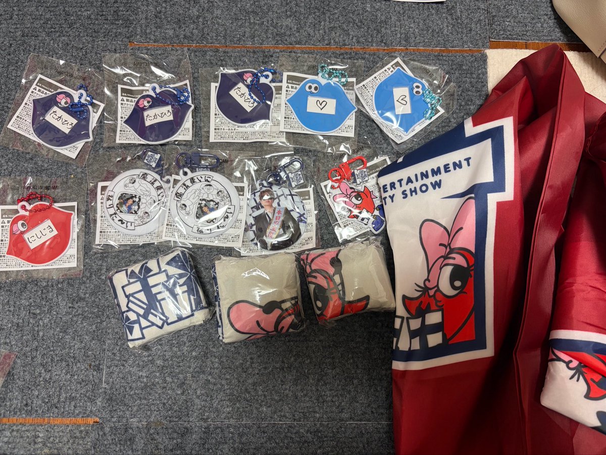 Cherry_0207_'s tweet photo. Nissyのガチャガチャ
被ったものお譲りします！
送料分はご負担お願いしたいです🙇‍♂️

たかひろ💙×3
♡🩵×2
にしじま❤️×1
魔法使い×2
本日の主役×1
ルッジュ×1
白のエコバック×3
赤のエクバック×3

 #Nissy  #Nissyガチャ https://t.co/sds1m8muwG