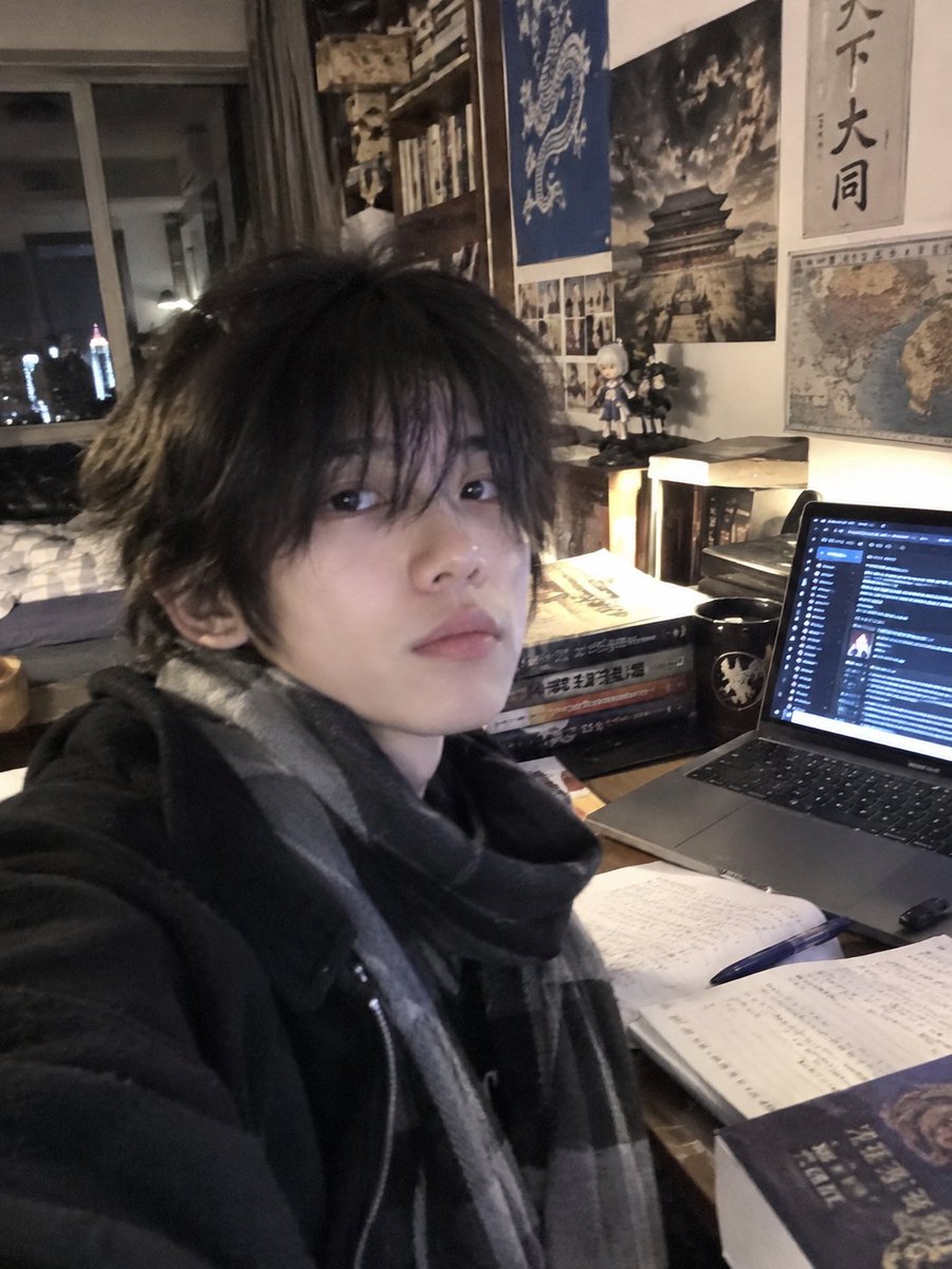 FireBringerzero's tweet photo. 我還從來都沒留過這麼長的頭發🤔 https://t.co/mEcw5EiE8h