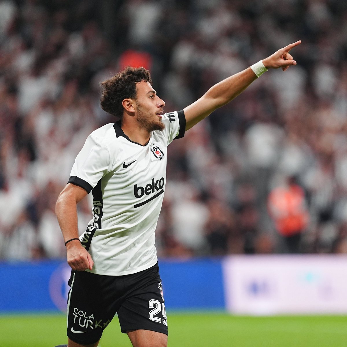 Bogazin_kartal's tweet photo. Amacın ne Beşiktaşlı (!) K*ya Çilingiroğlu?

K*ya Çilingiroğlu: "İlhan Fakılı fırtınası esiyor Türkiye'de. Sanki Lamine Yamal bulunmuş...

İlhan Fakılı'yı çok abartmayın. İlhan Fakılı'nın 2 kişiyi geçtiğini, silkelediğini gören var mı?

35 yaşındaki Salah, orta sahadan topu kapıyor ve arkasına motorsikletli Galatasaraylı savunmacıları gidiyor.

İlhan Fakılı'nın öyle bir pozisyonunu hatırlıyor musunuz? Niye bu kadar abartıyorsunuz İlhan Fakılı'yı?"