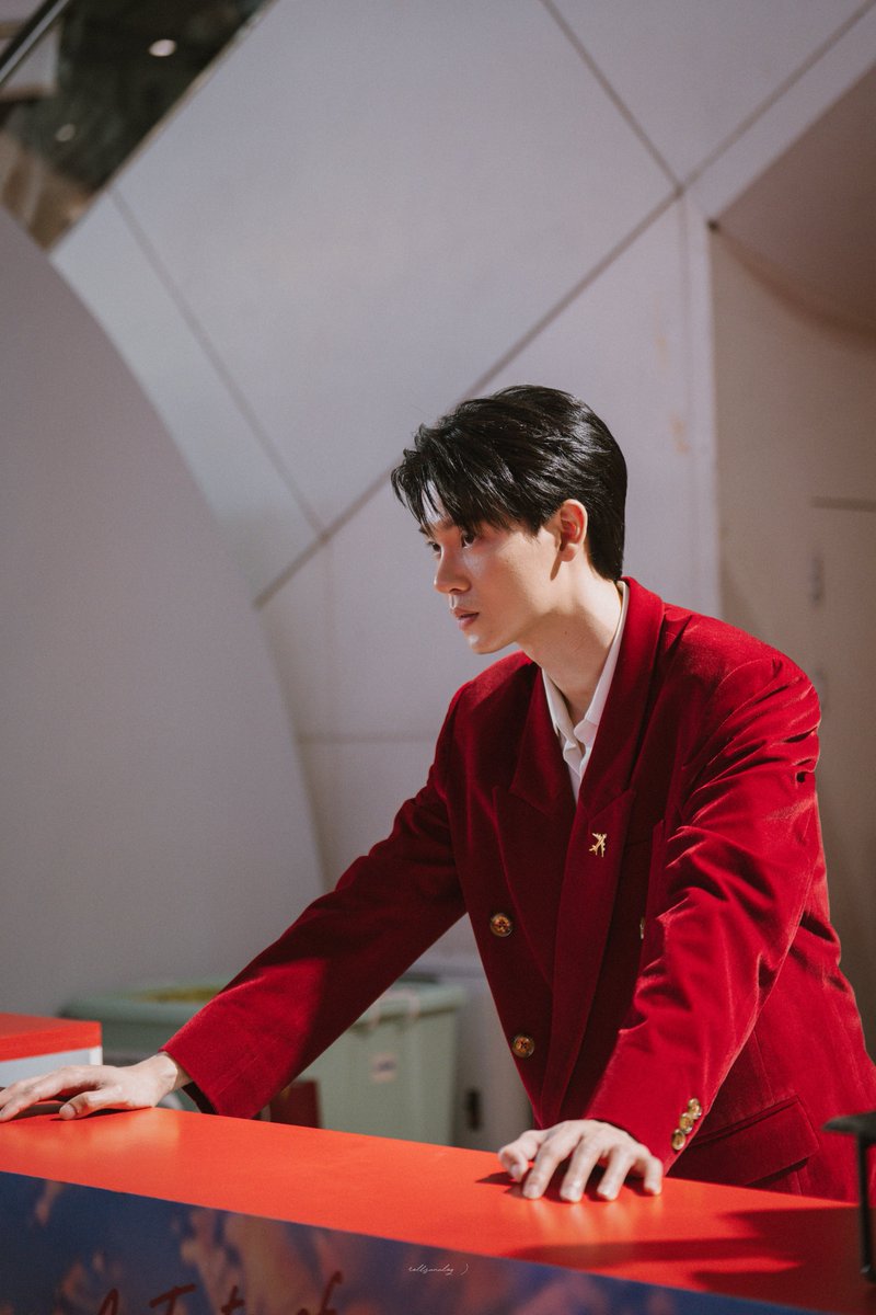 rollsanalog7's tweet photo. 25.09.2026    มาดสุดหล่อ ✨😎

#Vietjet10thannixYin
#yinyin_anw ; @yinyin_anw https://t.co/yLs3nQbgUq